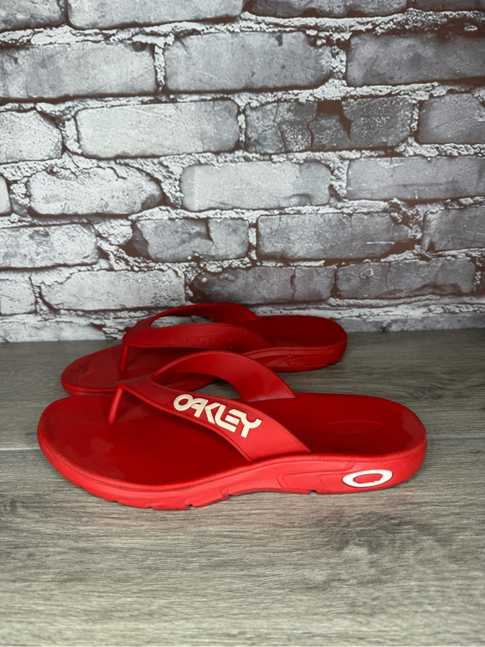 Oakley B1B Red Rubber Beach Flip-Flops Waterproof Sandals Men’s Sz 8.5M US/39EU
